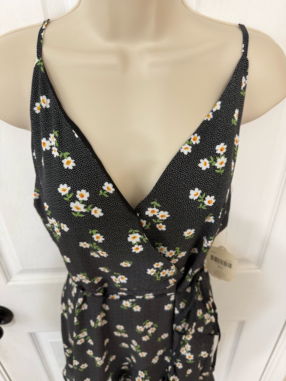 NWT Altar’d State Black Daisy Floral Ruffle Mini Dress Tie Waist Size Large - Picture 10 of 16